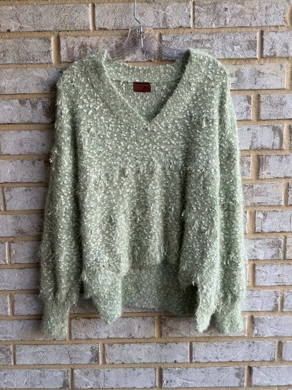 POL Long Sleeve V-Neck Hi-Lo Sage Green/White Fringe Pullover Sweater Size S.